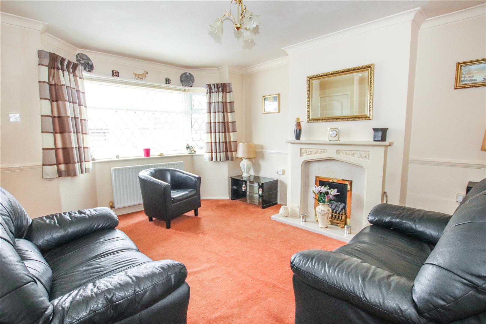 BAY FRONTED LOUNGE